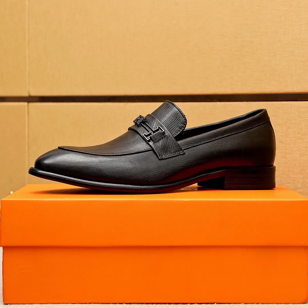 Men's shoes 💰480 💐 Product trademark: HERMES "Hermès" casual leather shoes Regular size: 39-44 (38.45.46🉑️Customized) Product materials: Selected imported first-layer calfskin embossed upper + classic hardware buckle, imported water-dyed cowhide lining. Strong three-dimensional visual effect, combined outsole Color: 1⃣️color optional